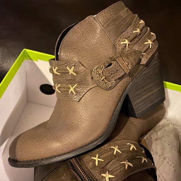 VERY VOLATILE Western Booties (Real Leather) Size 6 - Picture 1 of 5